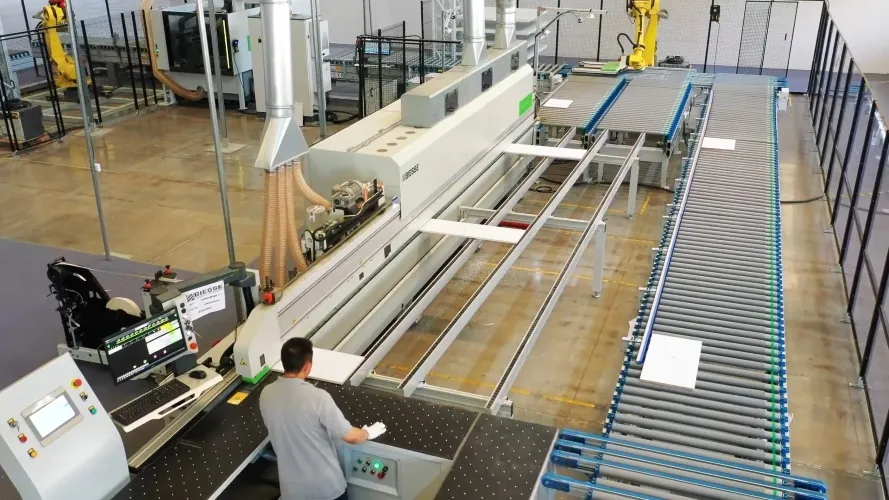 FANUC 工业机器人在智能工厂产线场景的应用实拍